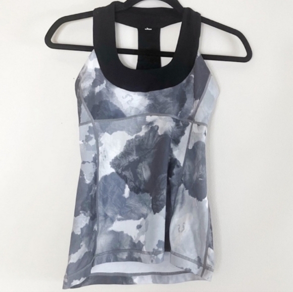 ⭐️LULULEMON TANK - Picture 2 of 3